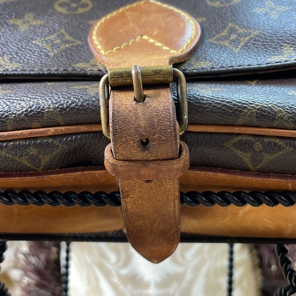 Louis Vuitton 1984 Cartouchiere Cross Body MM Code 8902 SL - Picture 9 of 14